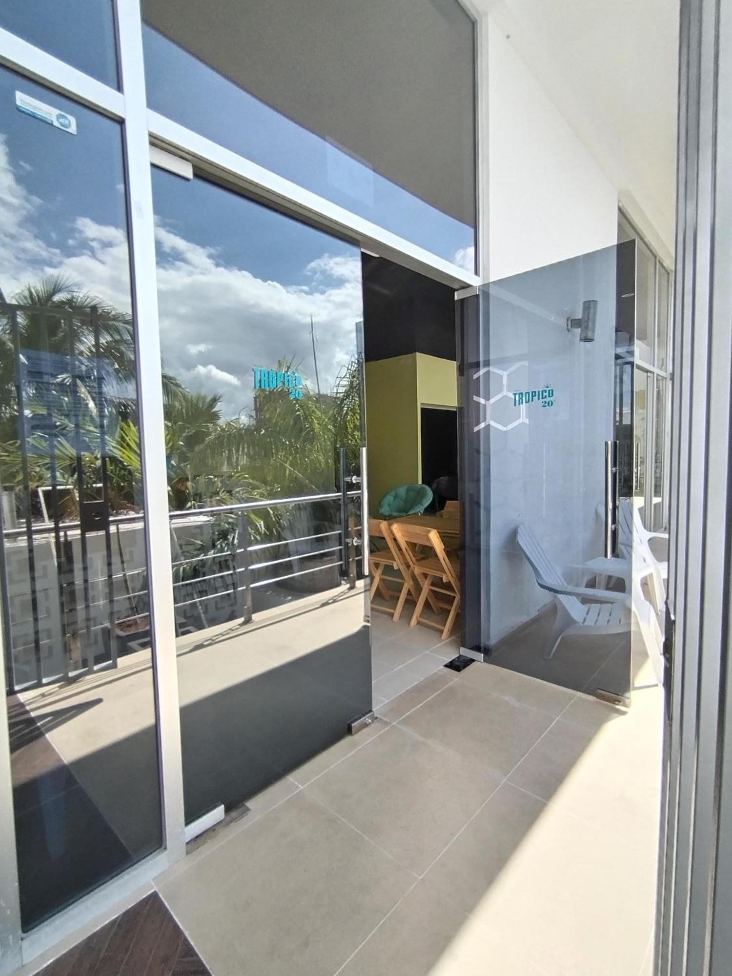 Hostel Tropico 20 Pdc Playa del Carmen Kültér fotó